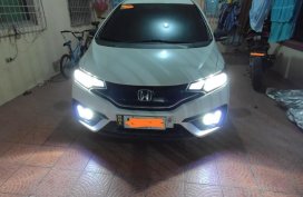 Selling White Honda Jazz 1.5 VX Auto 2015 in Angeles