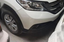 Selling White Honda Cr-V in Bonifacio