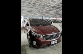 Sell Red 2018 Kia Carnival Van Automatic at 32058 km in Las Piñas City