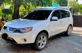 Selling White Mitsubishi Outlander 2014 in Marikina