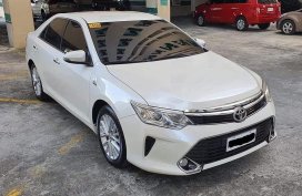 Sell Pearl White 2017 Toyota Camry in Parañaque