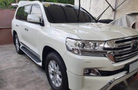 White Toyota Land Cruiser for sale in Parañaque