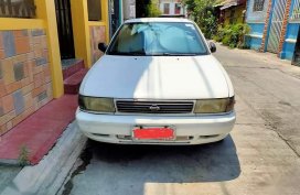 White Nissan Sentra for sale in Parañaque