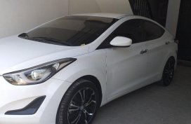 Sell White Hyundai Elantra in Carmona