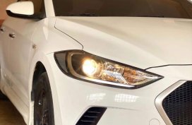 Selling White Hyundai Elantra 2017 in Muntinlupa