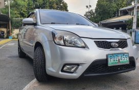 Selling Silver Kia Rio in San Joaquin