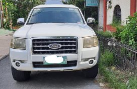Sell White Ford Everest in Bacoor