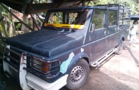 Selling Black Isuzu Hilander for sale in Binan