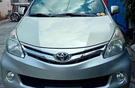 Selling Silver Toyota Avanza in Quezon City