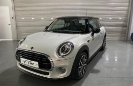 Selling Pearl White Mini Cooper 3-Door 2020 in Pasig