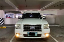 Sell White Ford Everest in Mandaluyong