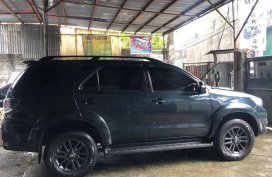 Selling Black Toyota Fortuner in Makati