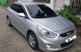 Selling Silver Hyundai Accent in Muntinlupa