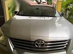 Silver Toyota Innova for sale in Las Pinas