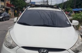 Pearl White Hyundai Tucson 2010 for sale in Manila