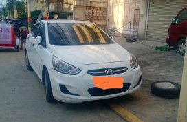 Selling Pearl White Hyundai Accent in Manila