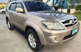 Selling Gold Toyota Fortuner 2006 SUV in Manila
