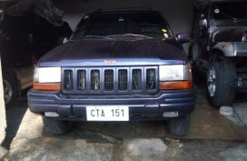 Selling Black Jeep Grand Cherokee 2011 in Quezon City