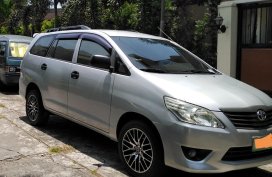 Selling Silver Toyota Innova 2012 in Las Piñas