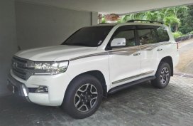 Selling Pearl White Toyota Land Cruiser 2019 in Subic