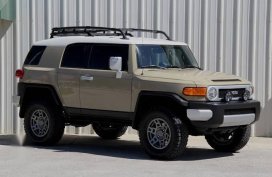 Sell Cream 2015 Toyota FJ Cruiser in Mandaluyong