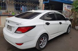 Selling Pearl White Hyundai Accent 2015 in Tarlac