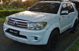 White Toyota Fortuner 2010 for sale in Las Pinas