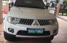 Selling White Mitsubishi Montero 2010 in Cebu City