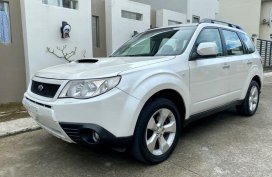 Selling Pearl White Subaru Forester 2011 in Balanga