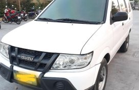 Sell White 2013 Isuzu Crosswind in Concepcion