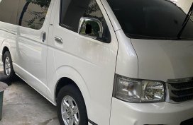 Sell Pearl White 2009 Toyota Hiace Super Grandia in Manila