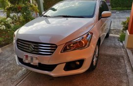 Selling White Suzuki Ciaz 2017 in Cavite