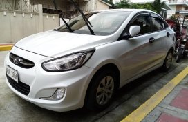 Selling Pearl White Hyundai Accent 2019 in Manila