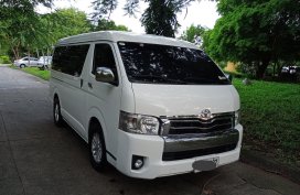2015 Toyota Super Grandia Automatic
