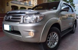 Selling Silver Toyota Fortuner 2010 in Manila