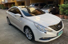 Pearl White Hyundai Sonata 2011 for sale in Manila