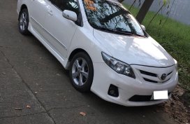 Selling White Toyota Corolla Altis 2011 in Marilao