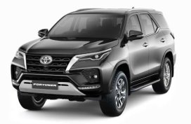 toyota fortuner Silver Metallic