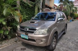 Silver Toyota Fortuner 2005 for sale in Taytay