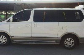 Selling White Hyundai Starex 2010 in Cavite