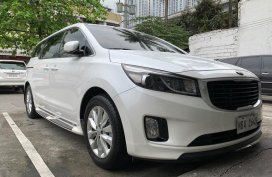 Selling White Kia Grand Carnival 2018 in Makati