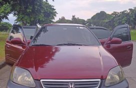 Selling Red Honda Civic 2000 in Carmona