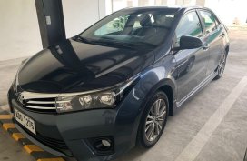 Selling Black Toyota Corolla Altis 2015 in Manila