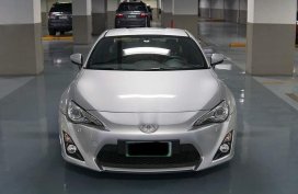 Selling Brightsilver Toyota 86 2012 in Quezon