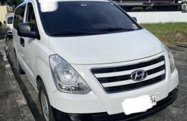 Selling White Hyundai Grand Starex 2016 in Binan