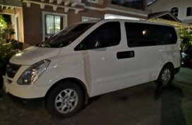 Selling White Hyundai Grand Starex 2012 in Silang