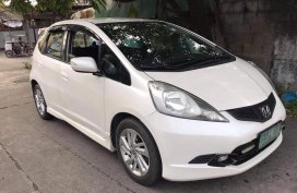 Selling White Honda Jazz 2010 in Valenzuela
