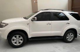 White Toyota Fortuner 2010 for sale in Manila