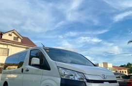 White Toyota Hiace 2019 for sale in Taytay