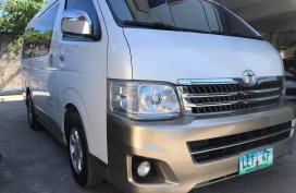 Toyota hi ace super grandia (2012) A/T